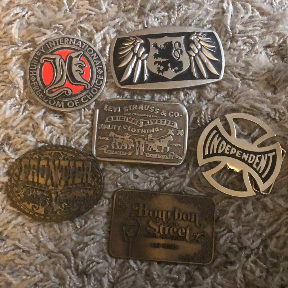 Lot of men’s belt buckles